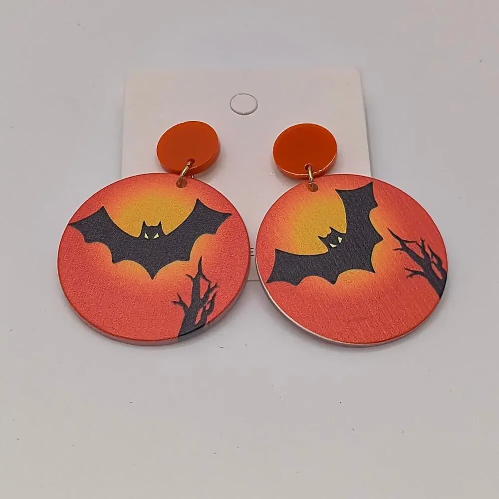 H 3 halloween earrings with black